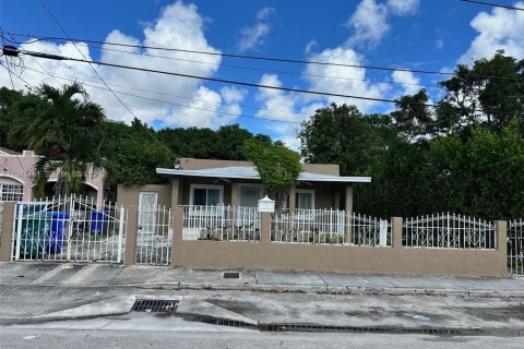 House in Miami, Florida 2 bedrooms, 42.74 sq.m. № 2002650