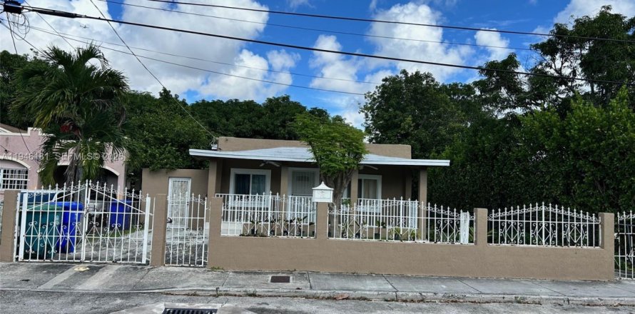 House in Miami, Florida 2 bedrooms, 42.74 sq.m. № 2002650