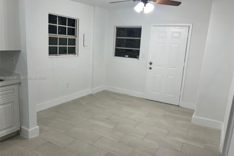 House in Miami, Florida 2 bedrooms, 42.74 sq.m. № 2002650 - photo 15