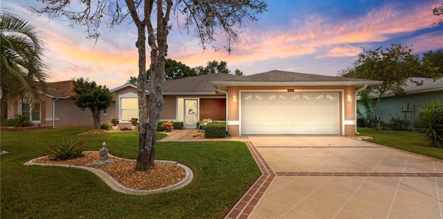 House in Leesburg, Florida 3 bedrooms, 180.23 sq.m. № 1876685