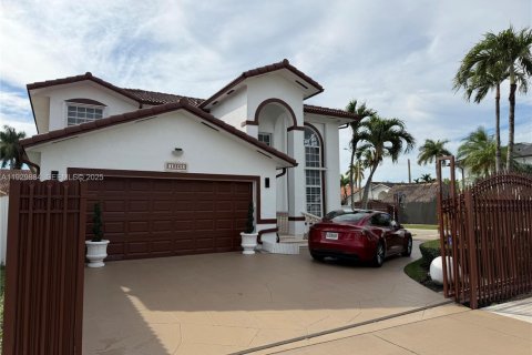 Villa ou maison à vendre à Miami, Floride: 4 chambres, 205.78 m2 № 1988843 - photo 16