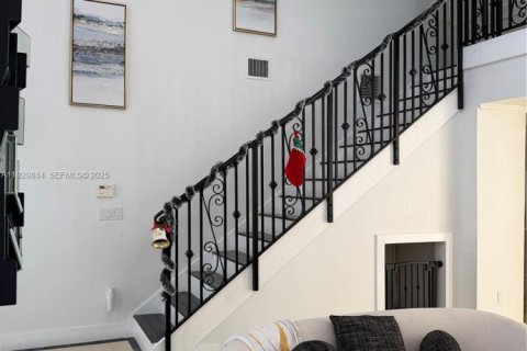 Villa ou maison à vendre à Miami, Floride: 4 chambres, 205.78 m2 № 1988843 - photo 13
