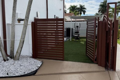 Villa ou maison à vendre à Miami, Floride: 4 chambres, 205.78 m2 № 1988843 - photo 20