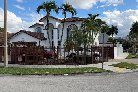 Villa ou maison à vendre à Miami, Floride: 4 chambres, 205.78 m2 № 1988843 - photo 2