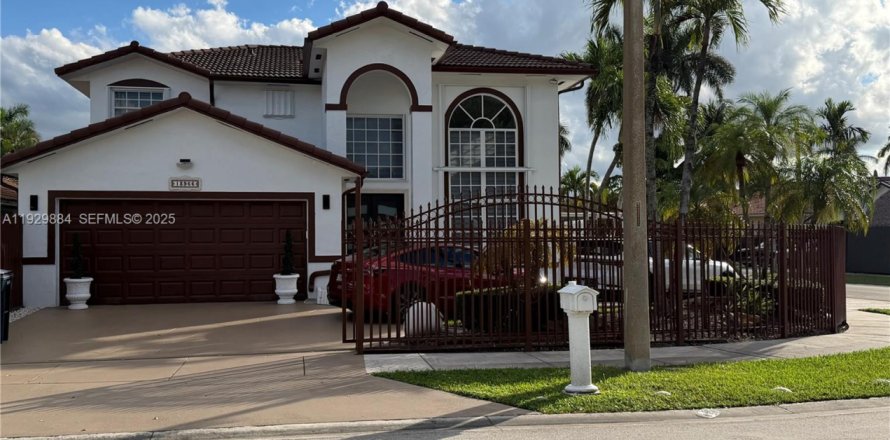 Villa ou maison à Miami, Floride 4 chambres, 205.78 m2 № 1988843