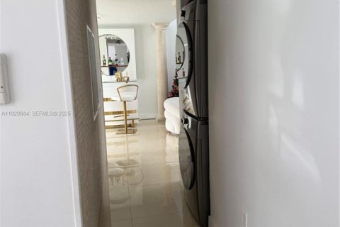 Villa ou maison à vendre à Miami, Floride: 4 chambres, 205.78 m2 № 1988843 - photo 27