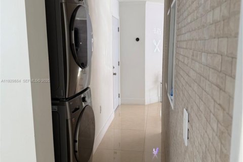 Villa ou maison à vendre à Miami, Floride: 4 chambres, 205.78 m2 № 1988843 - photo 28