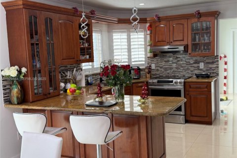 Villa ou maison à vendre à Miami, Floride: 4 chambres, 205.78 m2 № 1988843 - photo 25