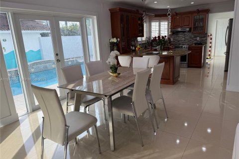 Villa ou maison à vendre à Miami, Floride: 4 chambres, 205.78 m2 № 1988843 - photo 24