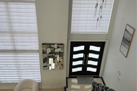 Villa ou maison à vendre à Miami, Floride: 4 chambres, 205.78 m2 № 1988843 - photo 15