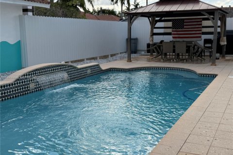 Villa ou maison à vendre à Miami, Floride: 4 chambres, 205.78 m2 № 1988843 - photo 8