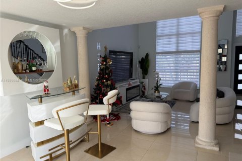 Villa ou maison à vendre à Miami, Floride: 4 chambres, 205.78 m2 № 1988843 - photo 11