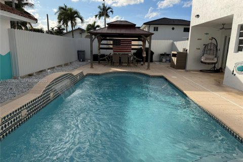 Villa ou maison à vendre à Miami, Floride: 4 chambres, 205.78 m2 № 1988843 - photo 6