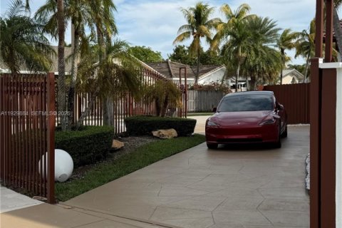Villa ou maison à vendre à Miami, Floride: 4 chambres, 205.78 m2 № 1988843 - photo 18