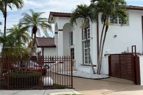 Villa ou maison à vendre à Miami, Floride: 4 chambres, 205.78 m2 № 1988843 - photo 19