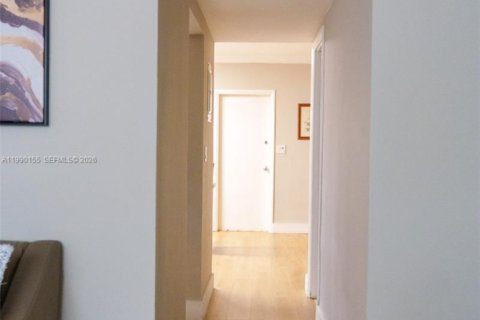 Copropriété à vendre à Miami, Floride: 2 chambres, 111.48 m2 № 2052498 - photo 12