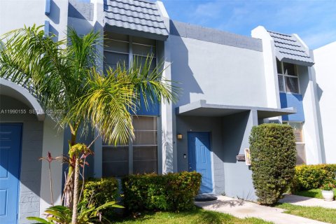 Copropriété à vendre à Miami, Floride: 2 chambres, 111.48 m2 № 2052498 - photo 2