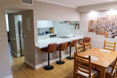 Copropriété à vendre à Miami, Floride: 2 chambres, 111.48 m2 № 2052498 - photo 14