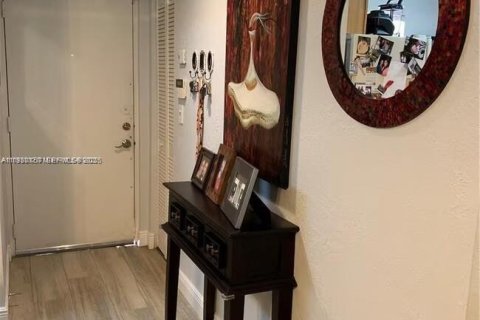 Apartamento en alquiler en Miami, Florida, 2 dormitorios, 74.69 m2 № 2034170 - foto 4