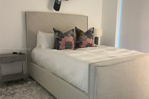 Condo in Miami, Florida, 1 bedroom № 1982648 - photo 3