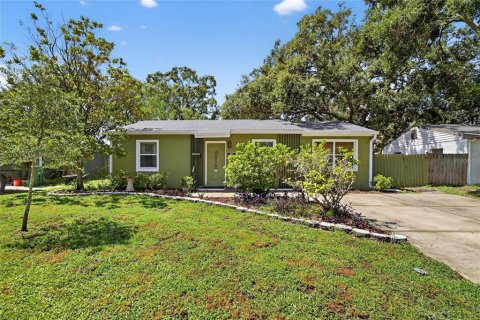 Casa en venta en Tampa, Florida, 3 dormitorios, 87.33 m2 № 1856335 - foto 1