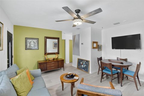 Casa en venta en Tampa, Florida, 3 dormitorios, 87.33 m2 № 1856335 - foto 11