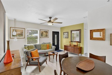 Casa en venta en Tampa, Florida, 3 dormitorios, 87.33 m2 № 1856335 - foto 10