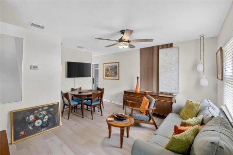 Casa en venta en Tampa, Florida, 3 dormitorios, 87.33 m2 № 1856335 - foto 9