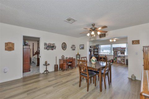House in Sun City Center, Florida 2 bedrooms, 163.14 sq.m. № 2223556 - photo 19