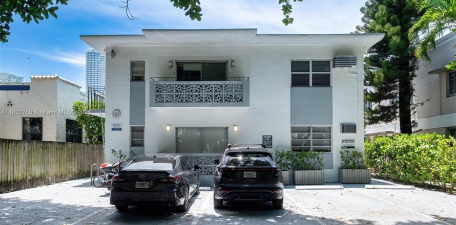 Commercial property in Miami Beach, Florida № 1937792