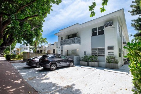 Propiedad comercial en venta en Miami Beach, Florida № 1937792 - foto 2