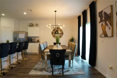 House in Zephyrhills, Florida 4 bedrooms, 209.96 sq.m. № 2393994 - photo 7