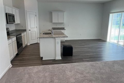 House in Zephyrhills, Florida 4 bedrooms, 209.96 sq.m. № 2393994 - photo 3