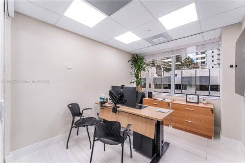 Propiedad comercial en venta en Miami, Florida № 1875129 - foto 20