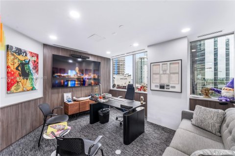 Propiedad comercial en venta en Miami, Florida № 1875129 - foto 15