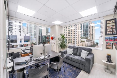 Propiedad comercial en venta en Miami, Florida № 1875129 - foto 17