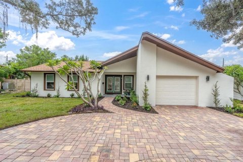 Villa ou maison à Saint Petersburg, Floride 3 chambres, 150.78 m2 № 2405477