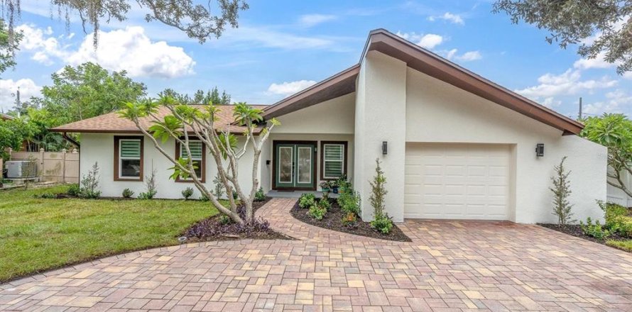 Villa ou maison à Saint Petersburg, Floride 3 chambres, 150.78 m2 № 2405477