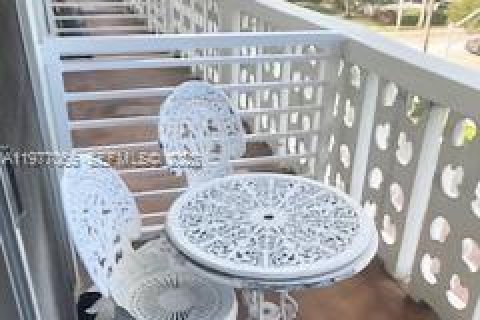 Condo in Miami Beach, Florida, 1 bedroom  № 2041547 - photo 10