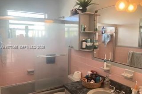 Condo in Miami Beach, Florida, 1 bedroom  № 2041547 - photo 9