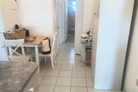 Condo in Miami Beach, Florida, 1 bedroom  № 2041547 - photo 7