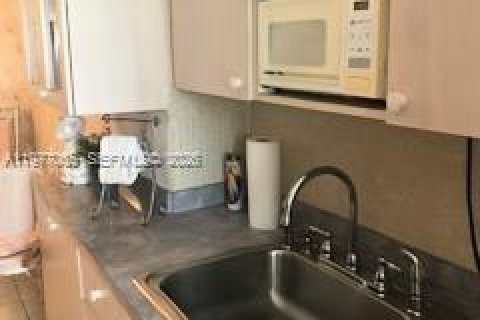 Condo in Miami Beach, Florida, 1 bedroom  № 2041547 - photo 5