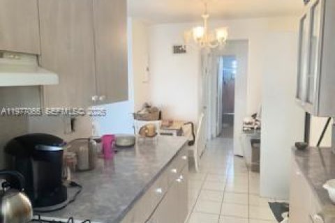 Condo in Miami Beach, Florida, 1 bedroom  № 2041547 - photo 4