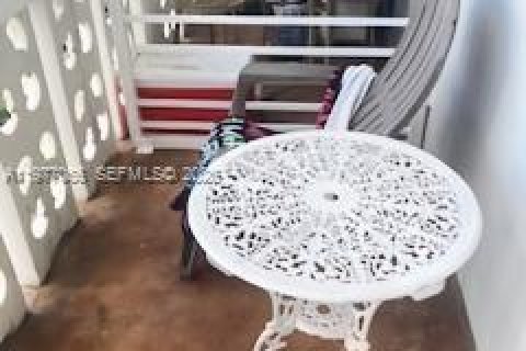 Condo in Miami Beach, Florida, 1 bedroom  № 2041547 - photo 12