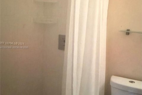 Immobilier commercial à louer à Miami, Floride: 1 chambre, 255.95 m2 № 1995623 - photo 4