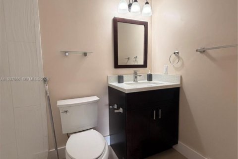 Immobilier commercial à louer à Miami, Floride: 1 chambre, 255.95 m2 № 1995623 - photo 5