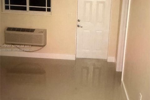 Immobilier commercial à louer à Miami, Floride: 1 chambre, 255.95 m2 № 1995623 - photo 3