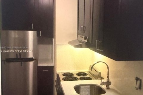 Immobilier commercial à louer à Miami, Floride: 1 chambre, 255.95 m2 № 1995623 - photo 2