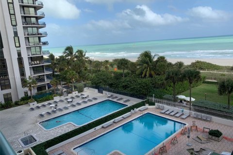 Condo in Surfside, Florida, 2 bedrooms  № 1699278 - photo 2