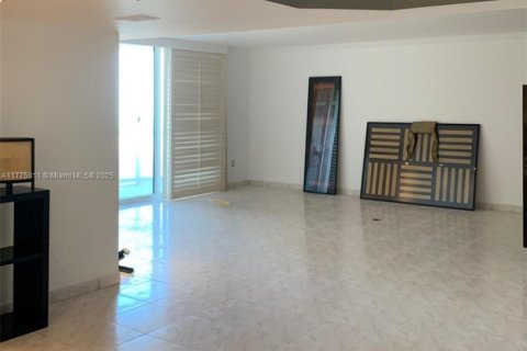 Condo in Surfside, Florida, 2 bedrooms  № 1699278 - photo 13